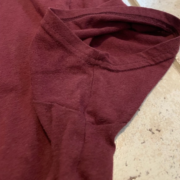 Hollister Men's V-Neck T-Shirt with Embroidered Logo, Maroon/Burgundy, Size S - Picture 7 of 7